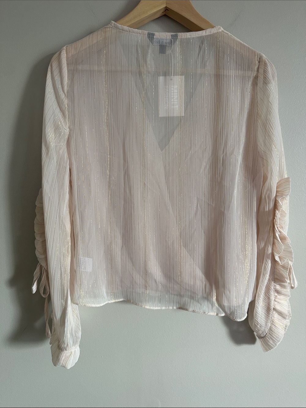 NWT Stunning peach top with flowing tied sleeves - Picture 14 of 15